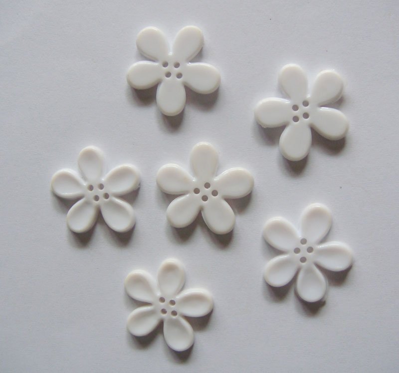 Plastic Flower Buttons - White