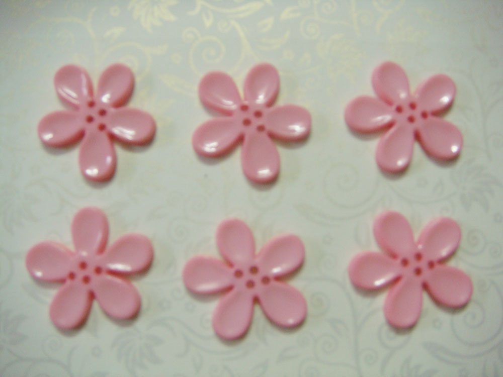 Large Plastic Flower Buttons - Baby Pink