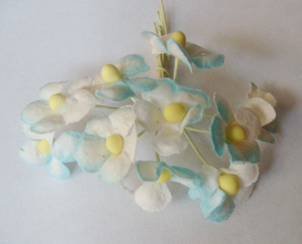 Periwinkles - Blue and White (Pack of 10 flowers)