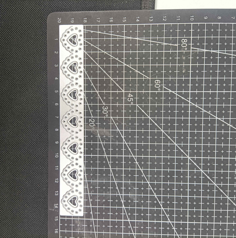 Steel Border Dies - Heart Border (LC2297)